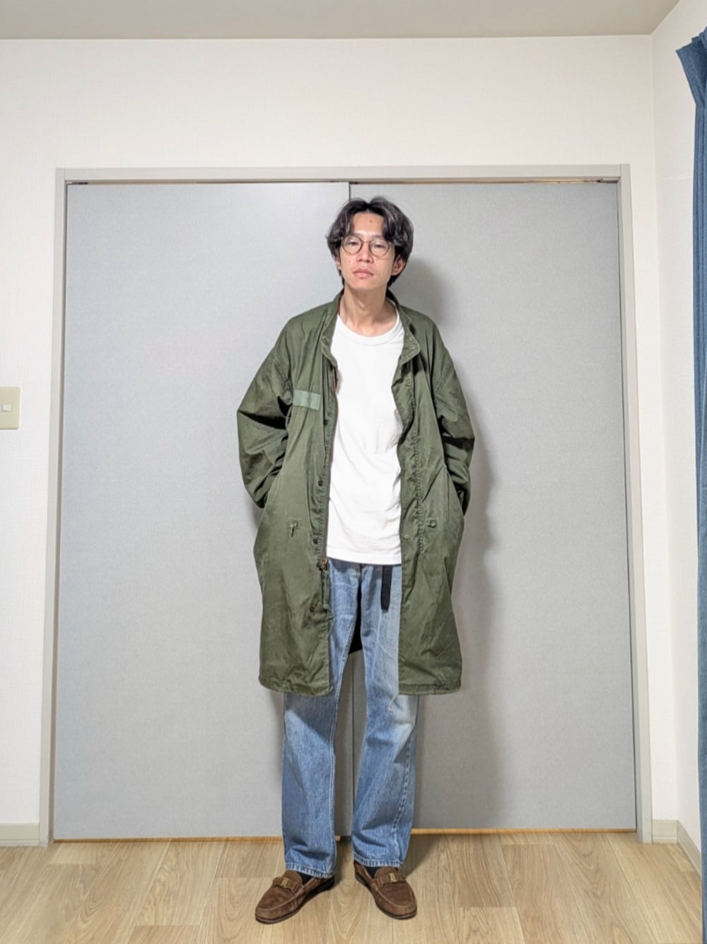 「春めき満開コーデ、春色、メンズファッション、お洒落さんとつながりたい、今日のコーデ、GU、いいね、save、フォローお願いします🤑、ゆるコーデ、春、シンプル、古着、デニム、モッズコート、ローファー」｜「古着のアイテム（モッズコート、グリーン系）」を使った、 yujiさん（メンズ・176cm）の春コーディネートの1枚目の写真