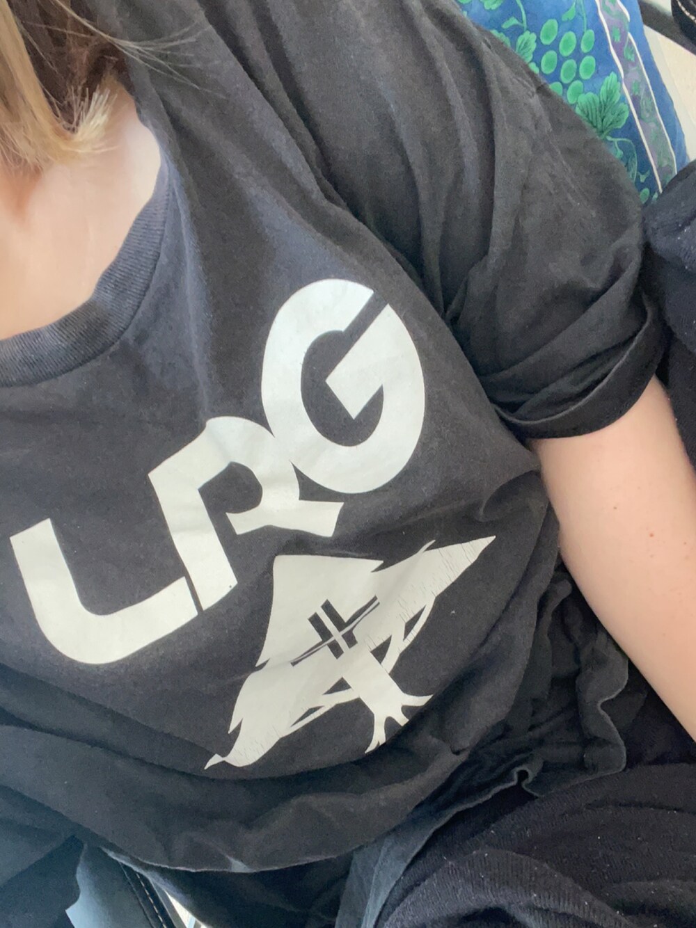「LRGのアイテム（Tシャツ/カットソー、ブラック系）」を使った、🥺さん（レディース・162cm）の春コーディネートの1枚目の写真