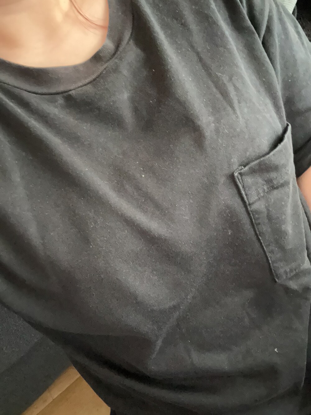 「UNIQLOのアイテム（Tシャツ/カットソー、ブラック系）」を使った、🥺さん（レディース・165cm）の秋コーディネートの1枚目の写真