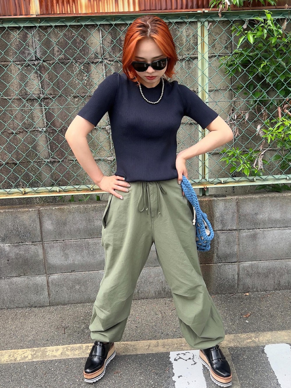 「バルーンパンツ、夏コーデ、夏、ootd、お出かけコーデ、シンプル、大人カジュアル、大人コーデ、おしゃれさんと繋がりたい、オトナカジュアル」｜「STUNNING LUREのアイテム（Tシャツ/カットソー、ブラック系）」を使った、じゅりさん（レディース・156cm）の夏コーディネートの1枚目の写真