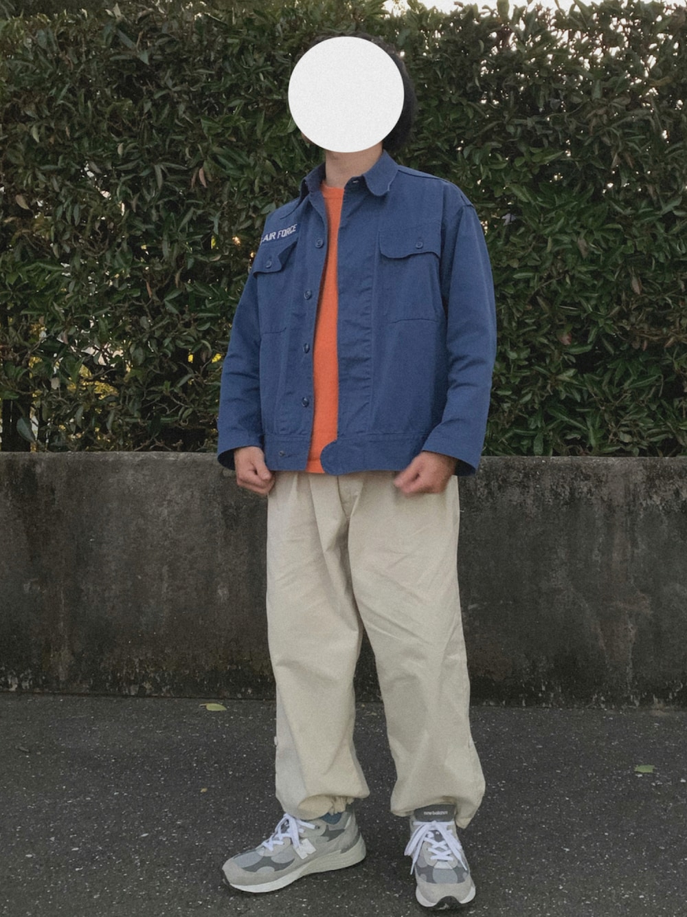 「ミリタリー、カジュアル、アメカジ、ブルー、New Balance、大人カジュアル、ミリタリージャケット、白パンツ、秋服、低身長、m992、🦉」｜「古着の古着（その他パンツ、ホワイト系）」を使った、Fukukichi_🦉さん（メンズ・163cm）の秋コーディネートの1枚目の写真