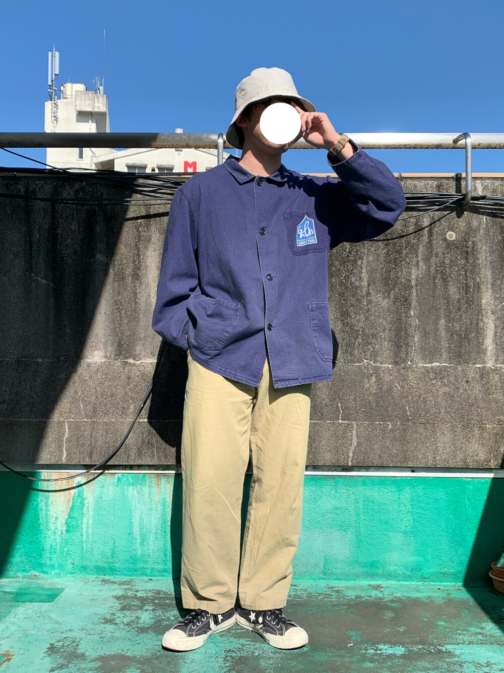 「ごきげんウィーク、大人カジュアル、カジュアル、ラフ、シンプル、古着、古着MIX、ワーク、スラックス、スニーカー、今日のコーデ」｜「古着のアイテム（スラックス、ベージュ系）」を使った、Fukukichi_🦉さん（メンズ・163cm）の春コーディネートの1枚目の写真