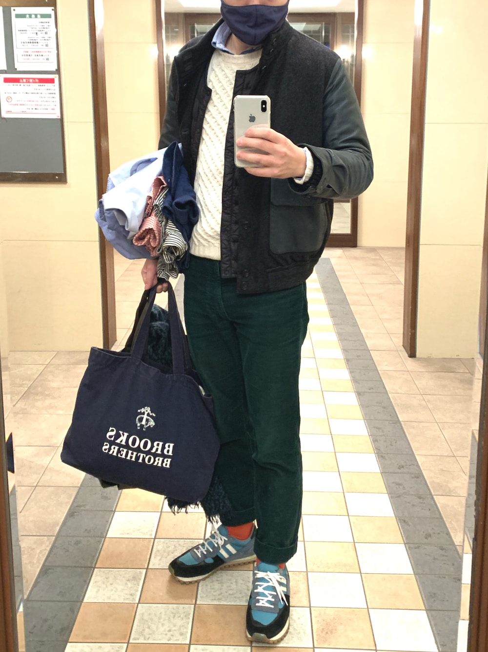 「お洒落さんとつながりたい、ビッグシルエット、カラーコーデ、一生モノ、お仕事なんです、スニーカー、白ニット」｜「CINQUANTAのアイテム（ブルゾン、ブルー系）」を使った、W.TJTさん（メンズ・172cm）の冬コーディネートの1枚目の写真