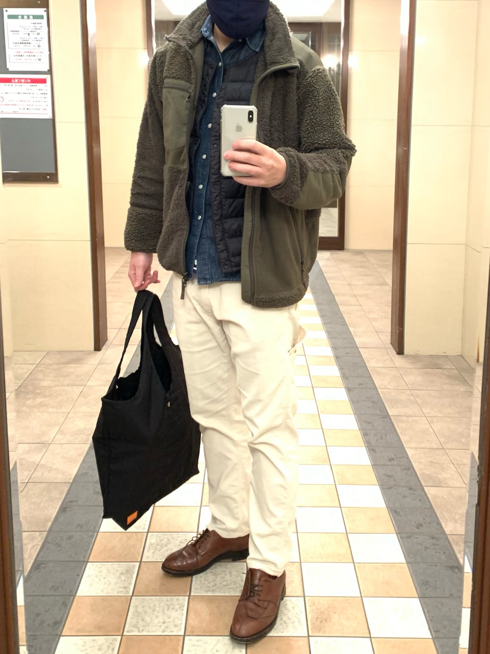 「お洒落さんとつながりたい、オトナカジュアル、アウトドアミックス、ペインターパンツ、ootd、デニムシャツ、お仕事なんです」｜「orSlowのアイテム（チノパンツ、ホワイト系）」を使った、W.TJTさん（メンズ・172cm）の冬コーディネートの1枚目の写真