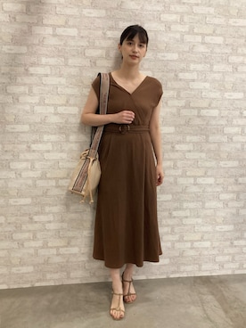 「THEATRE PRODUCTS（シアタープロダクツ）のDIVETTE／ジャガードテープ ナイロンショルダーバッグ（ショルダーバッグ）」を使った、大釜ケリーさん（レディース・165cm）の秋コーディネート