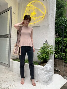 「THEATRE PRODUCTS（シアタープロダクツ）のDIVETTE／ジャガードテープ ナイロンショルダーバッグ（ショルダーバッグ）」を使った、大釜ケリーさん（レディース・165cm）の夏コーディネート