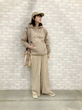 「THEATRE PRODUCTS（シアタープロダクツ）のDIVETTE／ジャガードテープ ナイロンショルダーバッグ（ショルダーバッグ）」を使った、大釜ケリーさん（レディース・165cm）の秋コーディネート