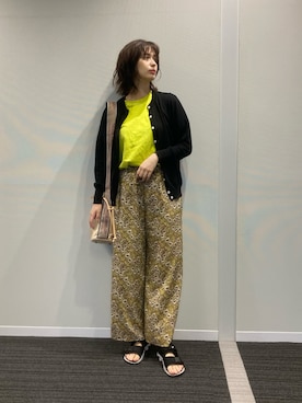 「THEATRE PRODUCTS（シアタープロダクツ）のDIVETTE／ジャガードテープ ナイロンショルダーバッグ（ショルダーバッグ）」を使った、大釜ケリーさん（レディース・165cm）の夏コーディネート