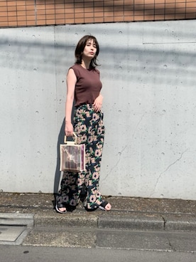 「H&M（エイチ・アンド・エム）のアイテム（パンツ）」を使った、大釜ケリーさん（レディース・165cm）の夏コーディネート