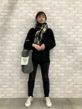 「UNITED ARROWS（ユナイテッドアローズ）のアイテム（ストール/ショール）」を使った、大釜ケリーさん（レディース・165cm）の秋コーディネート