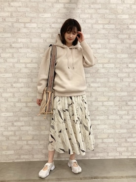 「THEATRE PRODUCTS（シアタープロダクツ）のDIVETTE／ジャガードテープ ナイロンショルダーバッグ（ショルダーバッグ）」を使った、大釜ケリーさん（レディース・165cm）の夏コーディネート