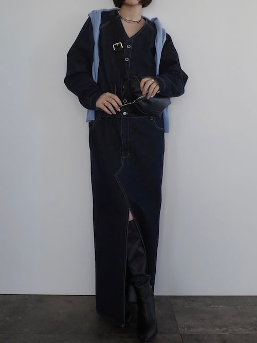 Vネックデニムドレス（ワンピース）｜AKTE（アクテ）のファッション