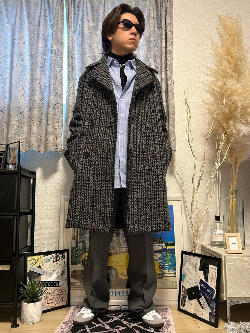 「コート、Stella McCartney、gentlemonster、サングラス、UNIQLO、ユニクロ、アディダス、adidas、スニーカー、ストライプシャツ、シャツスタイル、タートルネック、スラックス、カジュアルコーデ、キレイめ」｜「gentle monsterのアイテム（サングラス、ブラック系）」を使った、つばささん（メンズ・165cm）の冬コーディネートの1枚目の写真
