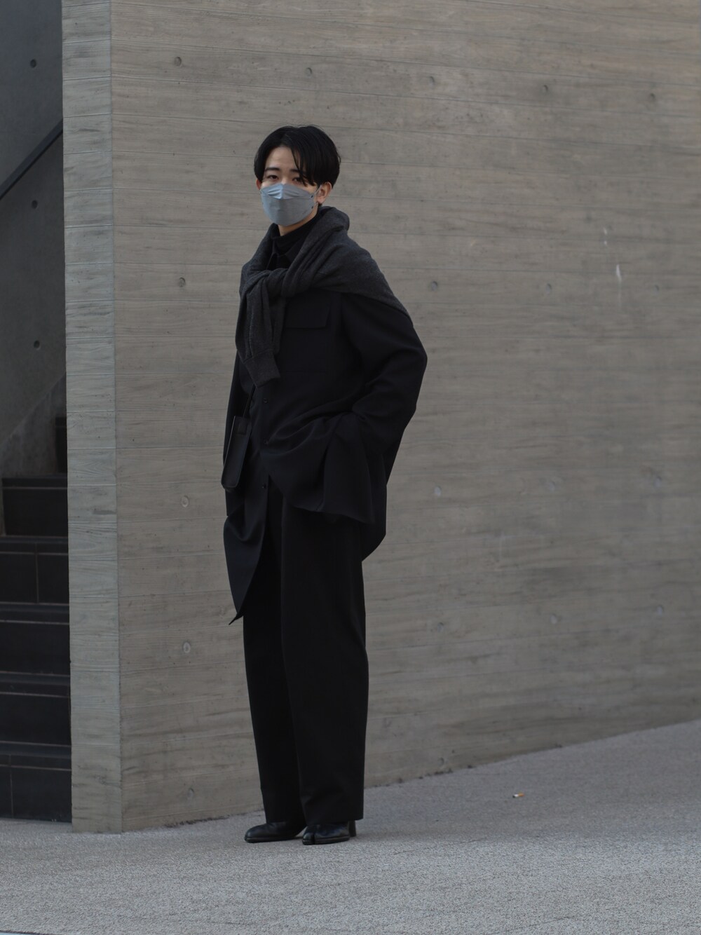 BALENCIAGAのニット/セーター（グレー系）を使ったメンズ人気