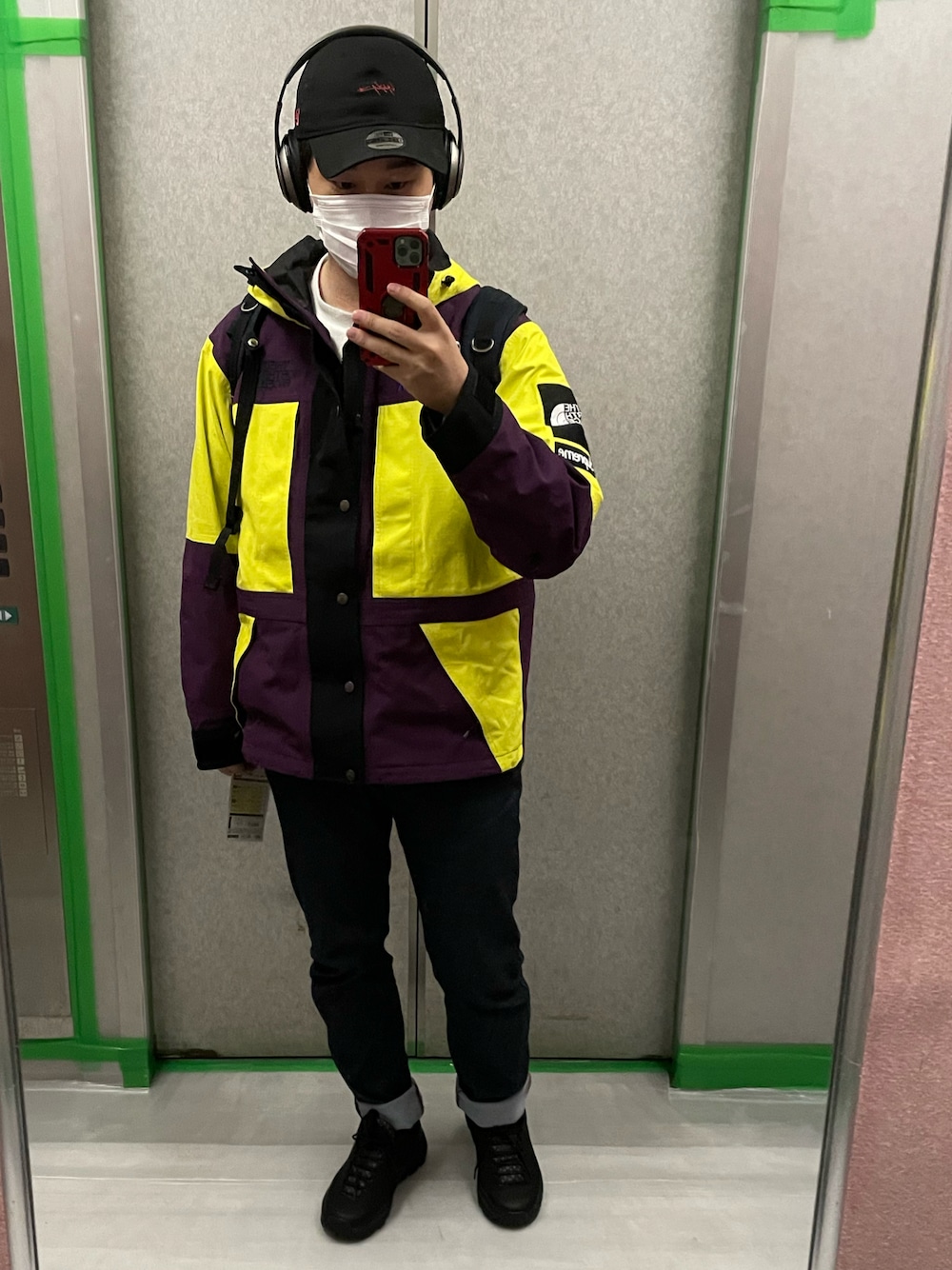 Supreme のマウンテンパーカー（イエロー系）を使った人気