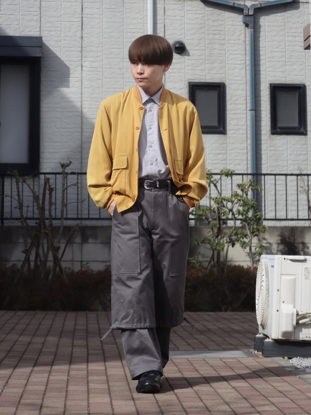 「カーゴパンツ、春アウター、厚底シューズ、シンプルコーデ、きれいめカジュアル、プチプラ、ビッグシルエット、シャツスタイル、春服みてみて、古着MIX」｜「PUBLIC TOKYOのレイヤードカーゴパンツ（カーゴパンツ、グレー系）」を使った、Tsubasaさん（メンズ・171cm）の春コーディネートの1枚目の写真