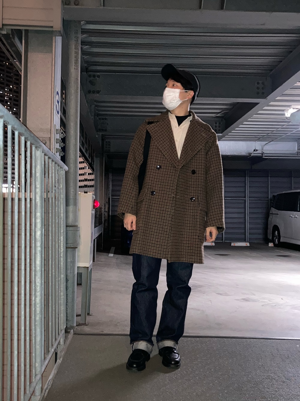 「UNIQLO、キャップ、コート、デニム、オーバーサイズ、Pコート、ガンクラブチェック、チェックコート、休日スタイル、新年一発目、カジュアルコーデ、冬のコーデ」｜「URBAN RESEARCHのCOSEI　W PEACOAT（ピーコート、ブラウン系）」を使った、GASHIさん（メンズ・170cm）の冬コーディネートの1枚目の写真