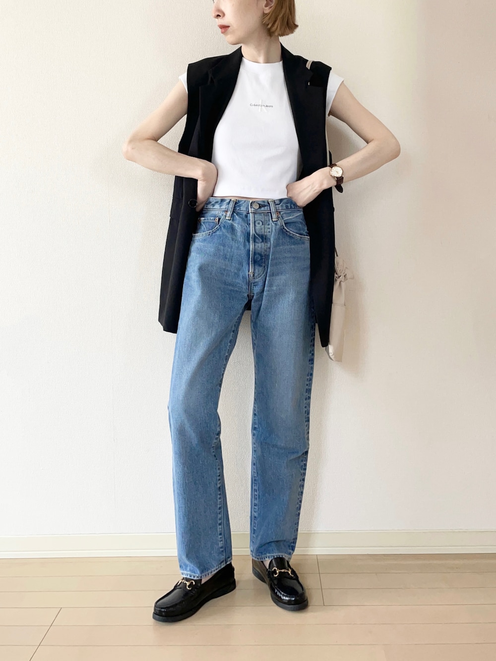 「ベスト、Calvin Klein、カルバンクライン、y2k、クロップドトップス、デニム、ローファー、ショルダーバッグ、巾着バッグ、オトナカジュアル、大人カジュアル、カジュアルコーデ」｜「H　BEAUTY&YOUTH UNITED ARROWSの＜H＞TROPICAL CLOTH VEST/ベスト（ベスト、ブラック系）」を使った、𝐀𝐍𝐘さん（レディース・156cm）の春コーディネートの1枚目の写真