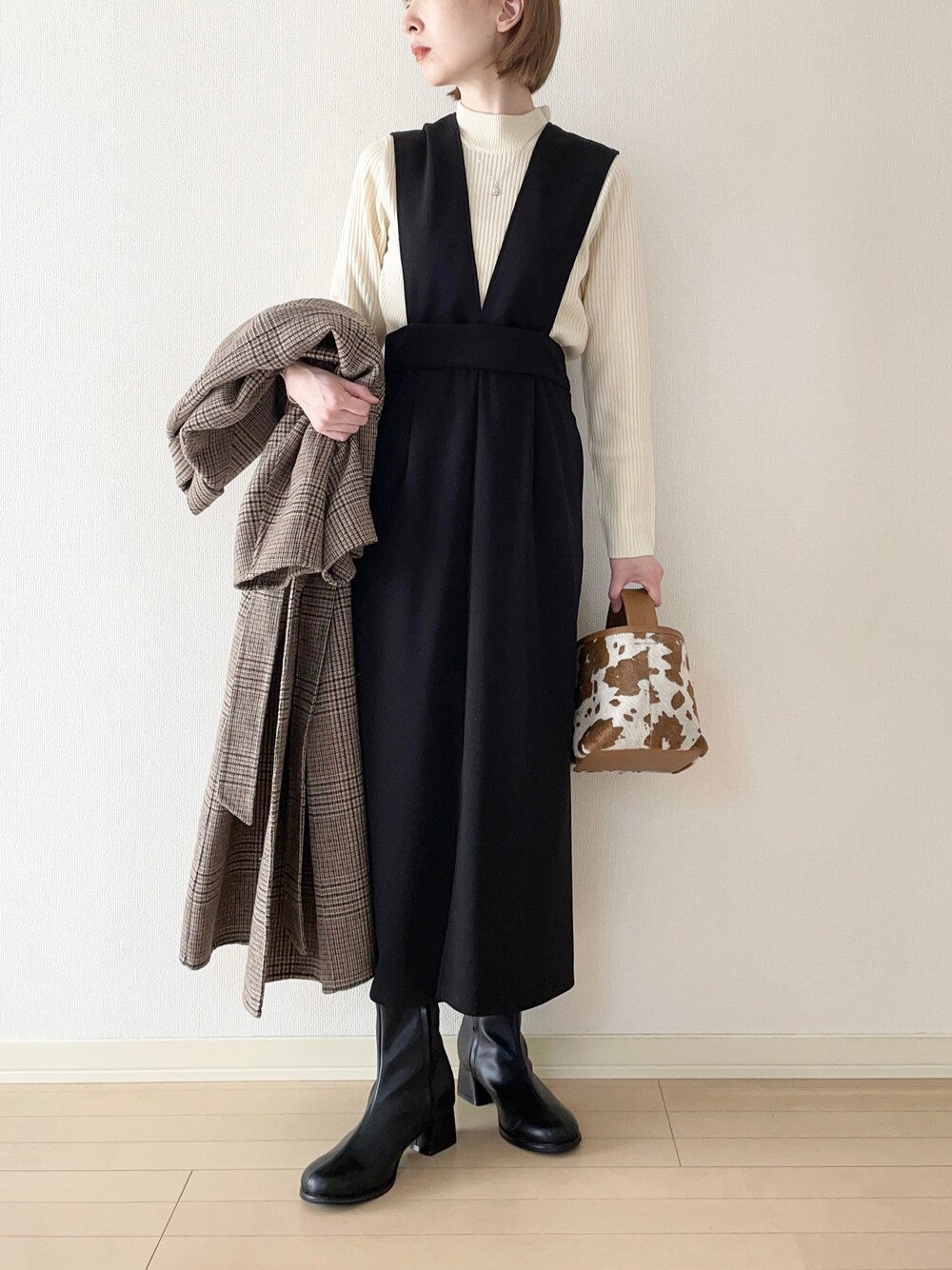 「renorm、リノーム、ワンピース、reca、recaコーデ、menue、ウェレッグ、welleg、PR、ハイネック、ジャンパースカート、ステンカラーコート、ショートブーツ、ハンドバッグ、秋コーデ」｜「TODAYFULのステンカラーチェックコート（ステンカラーコート、イエロー系）」を使った、𝐀𝐍𝐘さん（レディース・156cm）の秋コーディネートの1枚目の写真