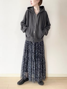 「アイテム（パーカー）」を使った、𝐀𝐍𝐘さん（レディース・156cm）の秋コーディネート