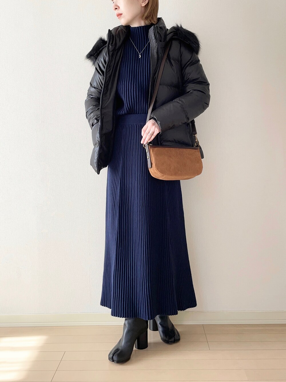 「Calvin Klein、カルバンクライン、renorm、リノーム、Fossil、FOSSILSTYLE、フォッシル、ダウンジャケット、セットアップ、リブニット、ショートブーツ、足袋ブーツ、ショルダーバッグ、秋コーデ、冬コーデ」｜「Calvin Kleinのリアルダウンジャケット（ダウンジャケット/コート、ブラック系）」を使った、𝐀𝐍𝐘さん（レディース・156cm）の秋コーディネートの1枚目の写真