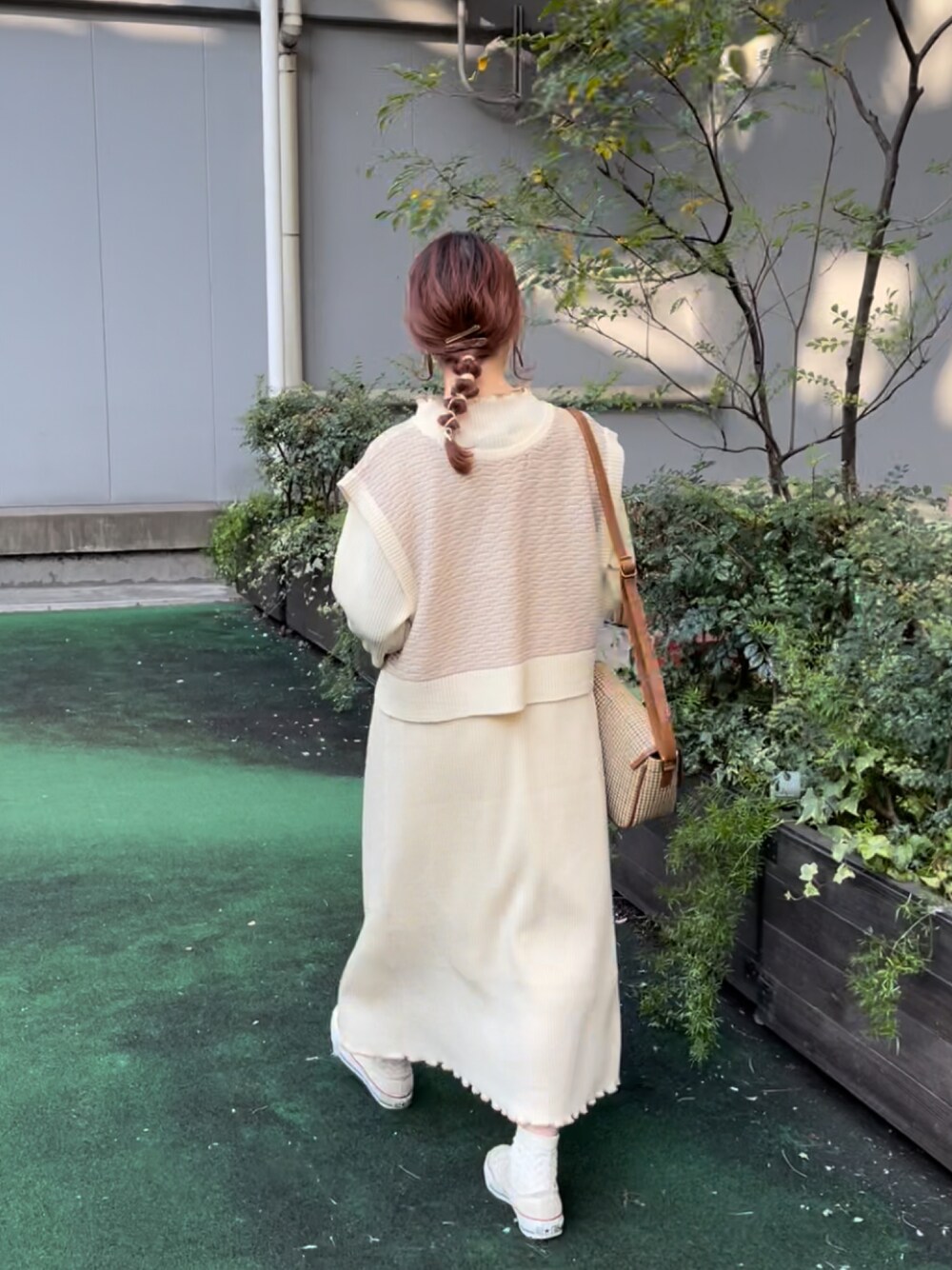 「チョコ色に染まれ、オトナ女子、ニットワンピース、ニットワンピ、バレンタイン、バレンタインコーデ、デート、ehka sopo、春コーデ、ラクチンコーデ、お出かけコーデ、大人かわいい、プチプラコーデ、ワントーンコーデ、ヘアアレンジ」｜「ehka sopoのメローニットワンピース（ワンピース、ホワイト系）」を使った、おゆいさん（レディース・151cm）の冬コーディネートの1枚目の写真