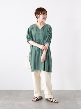 「ehka sopo（エヘカソポ）のアイテム（チュニック）」を使った、おゆいさん（レディース・151cm）の春コーディネート