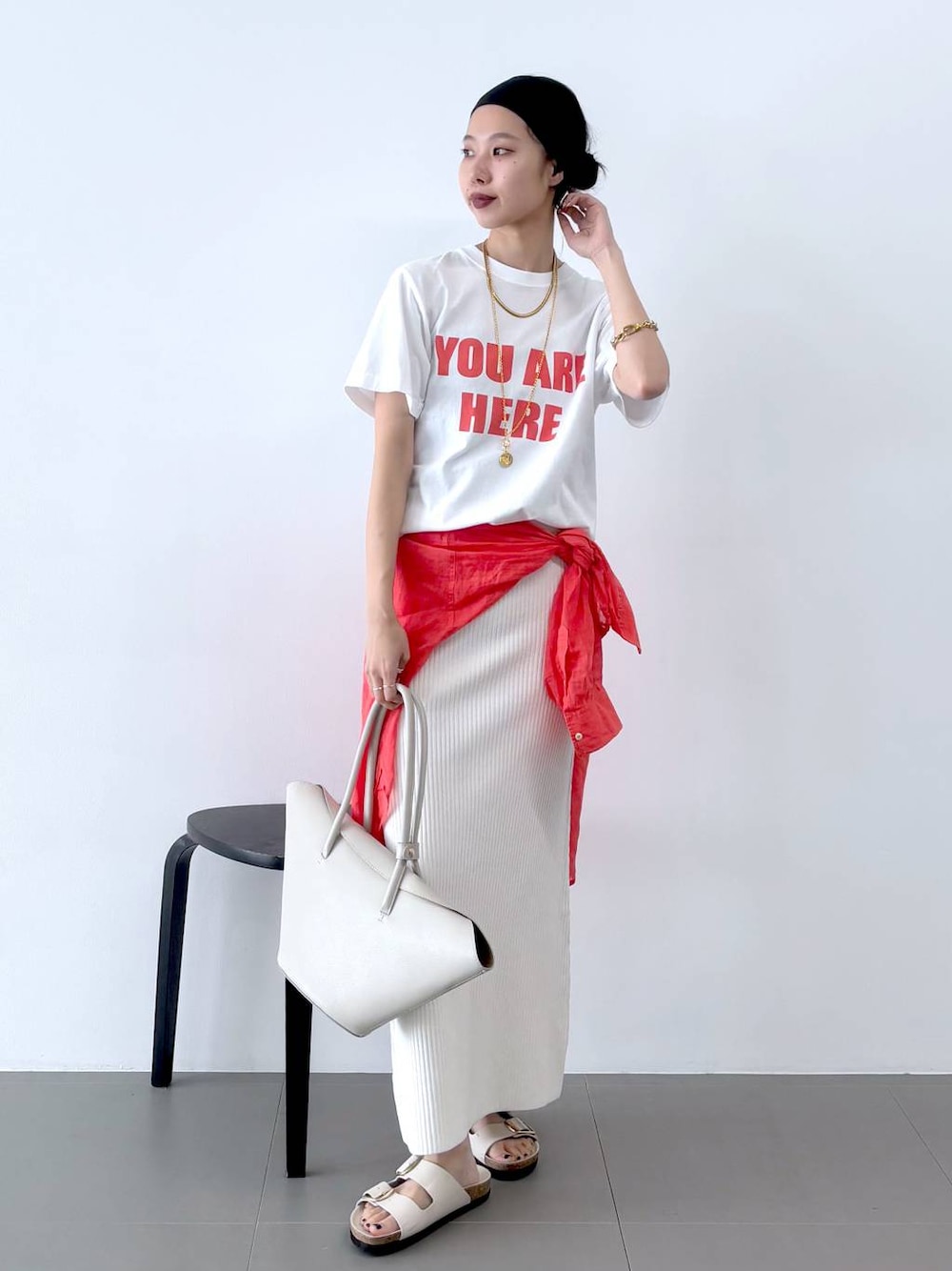 「トラッド、ナチュラル、夏コーデ、Tシャツ、スカート、高見え、休日コーデ、楽ちんコーデ、女子会、着痩せ、女子ウケ、BABYLONE、着痩せ・細見え、大人カジュアル、ロングスカート」｜「Laura LombardiのLaura Lombardi / PORTRAITブレスレット（ブレスレット、ブラウン系）」を使った、blmikuroさん（レディース・164cm）の春コーディネートの1枚目の写真