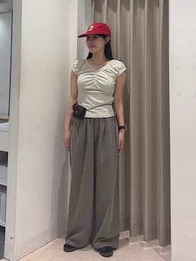 「SENSE OF PLACE by URBAN RESEARCH(センスオブプレイスバイアーバンリサーチ)のギャザーネックカットトップ(Tシャツ/カットソー、ベージュ系)」を使った、Yuiさん(レディース・160cm)の夏コーディネート
