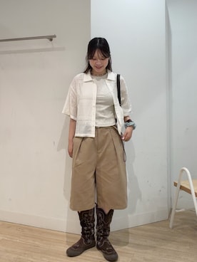 「SENSE OF PLACE by URBAN RESEARCH(センスオブプレイスバイアーバンリサーチ)のヒラヒラパッチワークシシュウシャツ(シャツ/ブラウス、ホワイト系)」を使った、Yuiさん(レディース・160cm)の夏コーディネート