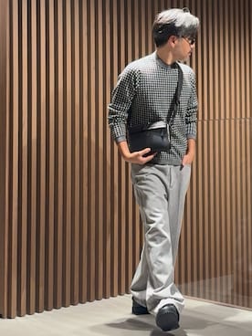 「EMPORIO ARMANI（エンポリオアルマーニ）の【エンポリオ アルマーニ】ASV バギーツイストフィットジーンズ J80 デニム ストーンウォッシュ＆ブリーチ加工（デニムパンツ）」を使った、じゅんちゃんさん（メンズ・176cm）の秋コーディネート