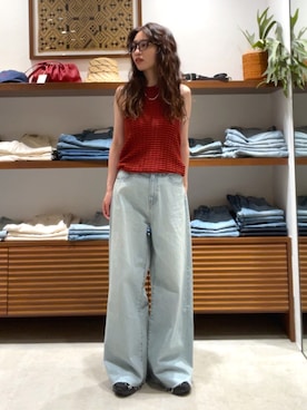 「アイテム（タンクトップ、レッド系）」を使った、井上愛さん（レディース・160cm）の夏コーディネート