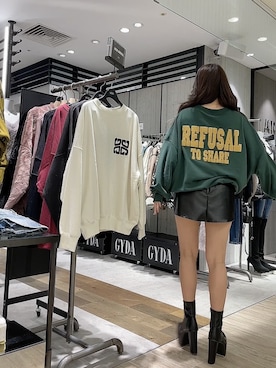 「GYDA（ジェイダ）のフェイクレザー スカートライクショートパンツ（スカート）」を使った、aikaさん（レディース・158cm）の秋コーディネート