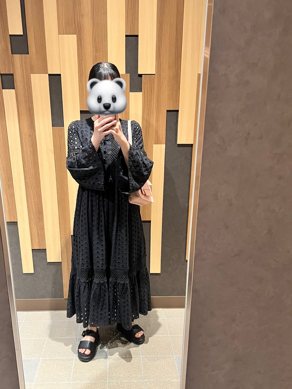 「ワンピース、フリークスストア、ガーリー、ブラックコーデ、freada、マーチン」｜「Dr. MartensのDr.Martens/ドクターマーチン/VOSS（サンダル、ブラック系）」を使った、れさん（レディース・159cm）の夏コーディネートの1枚目の写真