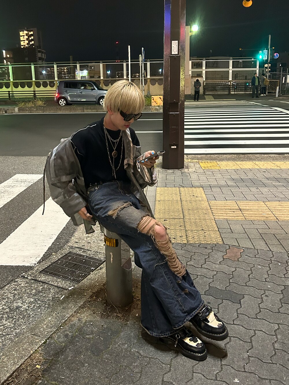 「最近のいい感じコーデ、モード、モードスタイル、韓国ファッション、韓国ストリート、メンズファッション、ootd、outfit、デニム、オトナカジュアル、革靴、低身長、GU、ユニクロ、今日のコーデ」｜「PAGEBOYのヴィンテージダメージフレアデニム（デニムパンツ、ブラック系）」を使った、Yukiさん（メンズ・171cm）の冬コーディネートの1枚目の写真