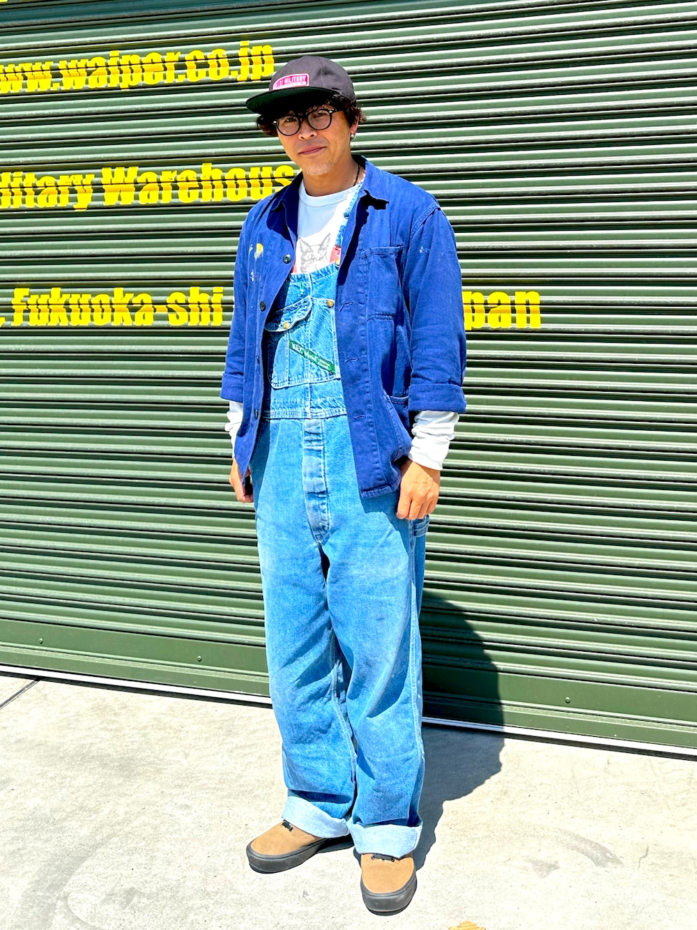 「ワイパー、WAIPER、WAIPER.inc、オーバーオール、休日スタイル、VANS、オーセンティック、TES、春服コーデ、スニーカーコーデ、春夏コーデ、おしゃれさんと繋がりたい、デニム、春色、カジュアルコーデ」｜「WAIPER.incのアイテム（キャップ、ブラック系）」を使った、岩崎タイチさん（メンズ・169cm）の春コーディネートの1枚目の写真