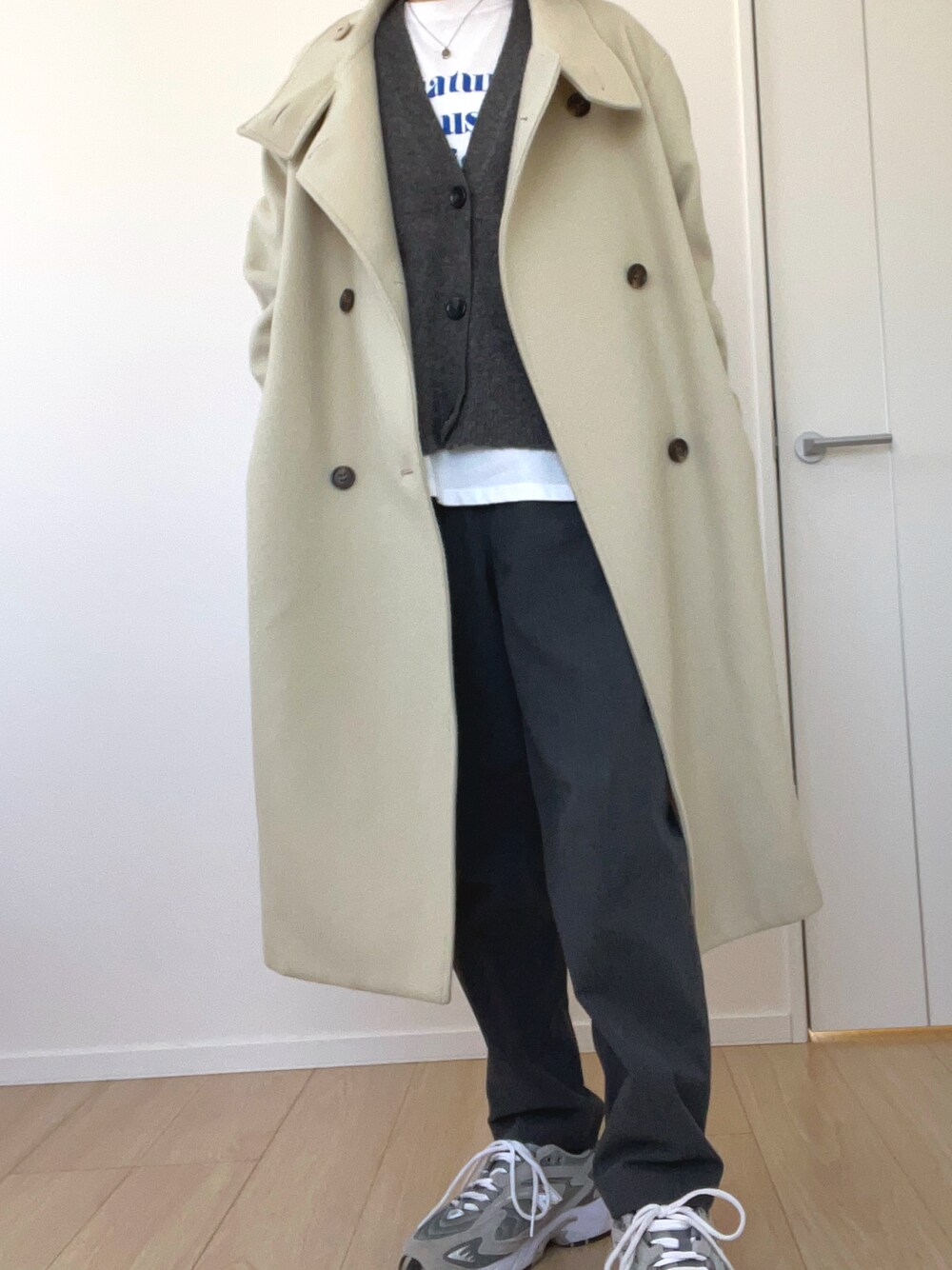 「オトナカジュアル、シンプルコーデ、ママファッション、グレーコーデ、冬アウター」｜「UNIQLOのアイテム（ニット/セーター、グレー系）」を使った、hanaさん（レディース・156cm）の冬コーディネートの1枚目の写真