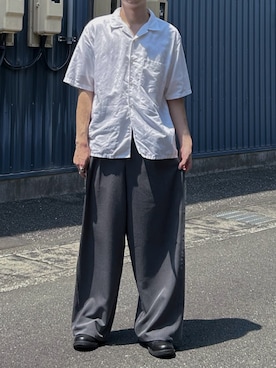 「SINSS（シンス）のFringe  tuck wide straight slacks / フリンジタックワイドストレートスラックス（スラックス、グレー系）」を使った、Ryotaさん（メンズ・180cm）の夏コーディネート