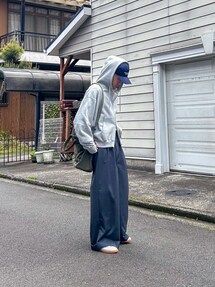 Camphor wood（カンファーウッド）の「2tuck wide baggy slacks
