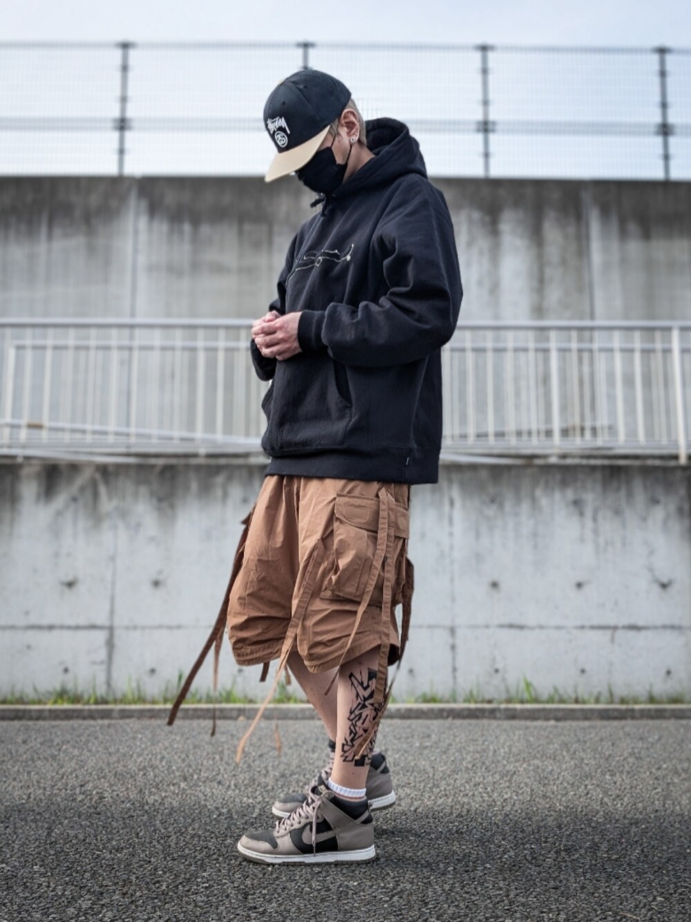 Supreme のアイテムを使った「パラシュートパンツ」の人気ファッション