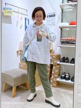 「アイテム（スマホグッズ）」を使った、えまこさん（レディース・159cm）の秋コーディネート