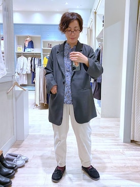「アイテム（モカシン/デッキシューズ）」を使った、えまこさん（レディース・159cm）の秋コーディネート
