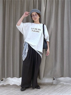 「アイテム（Tシャツ/カットソー、ベージュ系）」を使った、えまこさん（レディース・159cm）の秋コーディネート