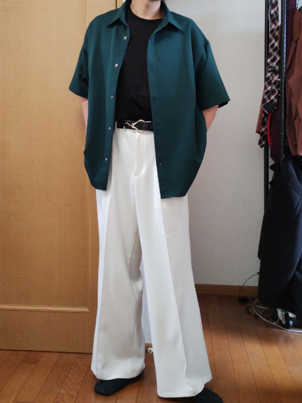 「CLEL、SERACE、GU」｜「CLELの【CLEL】TR Loose Half Sleeve Regular Collor Shirt / TR ルーズ半袖レギュラーカラーシャツ【セットアップ対応】（シャツ/ブラウス、グリーン系）」を使った、ko(私服記録)さん（メンズ・171cm）の夏コーディネートの1枚目の写真