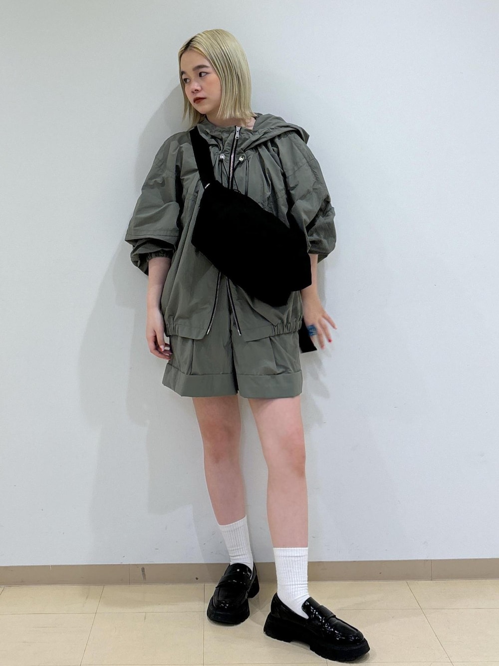 「レインパーカー、撥水、ADAM ET ROPÉ、FEMME、SDGs、サステナブル、骨格ストレート、ブルべ、スポーティー、アウトドア、セットアップ、セットアップ対応、夏、夏コーデ、夏ファッション」｜「ADAM ET ROPE'の【撥水・UVカット・接触冷感】カーヴィレインパーカー（その他アウター、グリーン系）」を使った、e.c.8123さん（レディース・159cm）の夏コーディネートの1枚目の写真