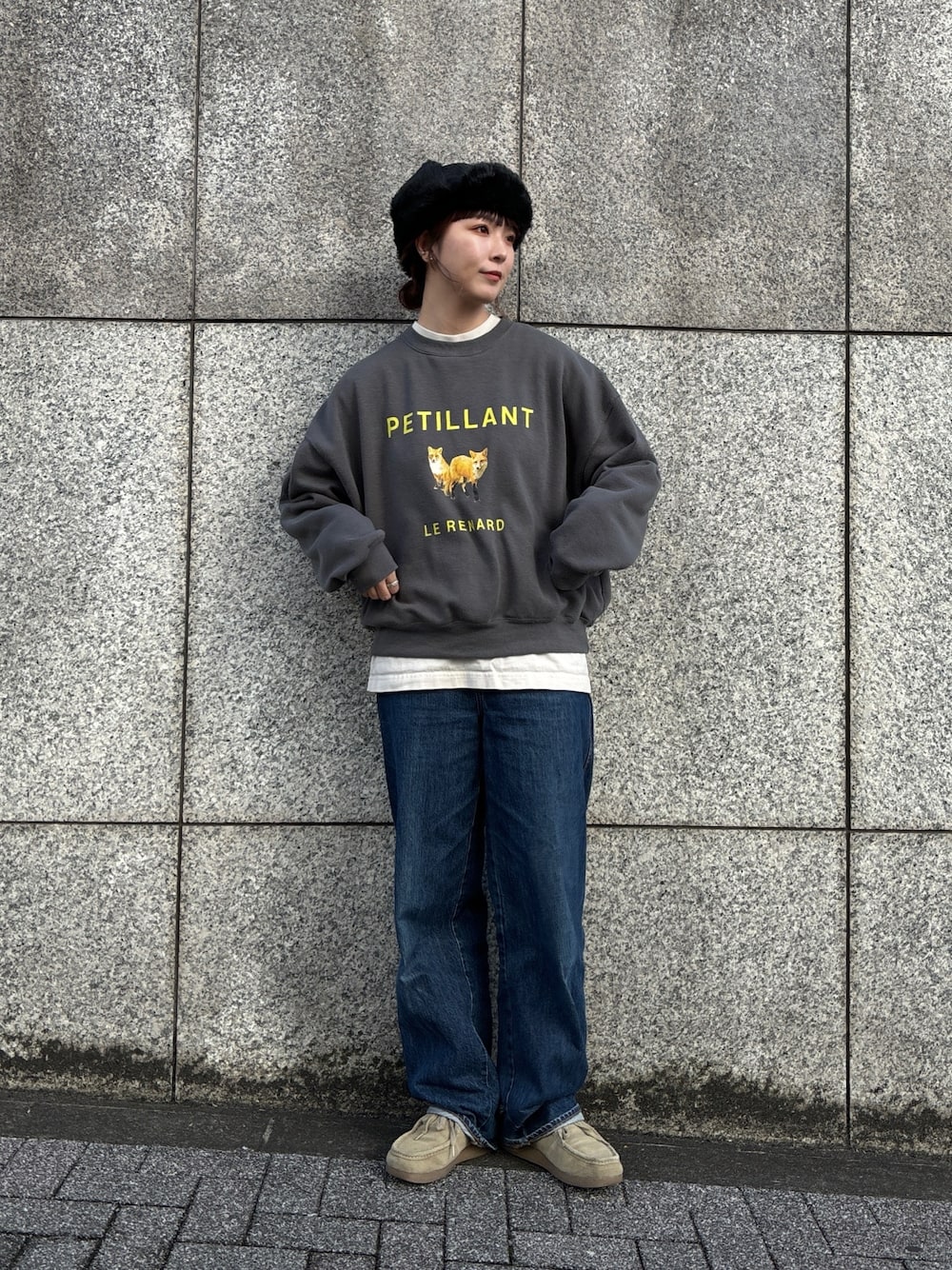 「ストリート、デニム、オトナカジュアル、シンプルコーデ、おしゃれさんと繋がりたい、プチプラ、秋冬コーデ、OVERRIDE、ORNERTE、トラッパーハット、フライトキャップ、もこもこ、帽子、ママコーデ」｜「ORNERTEの【ORNERTE】[WEB限定] サイズが選べるフライトキャップ（キャップ、ブラック系）」を使った、まるさん（レディース・165cm）の冬コーディネートの1枚目の写真