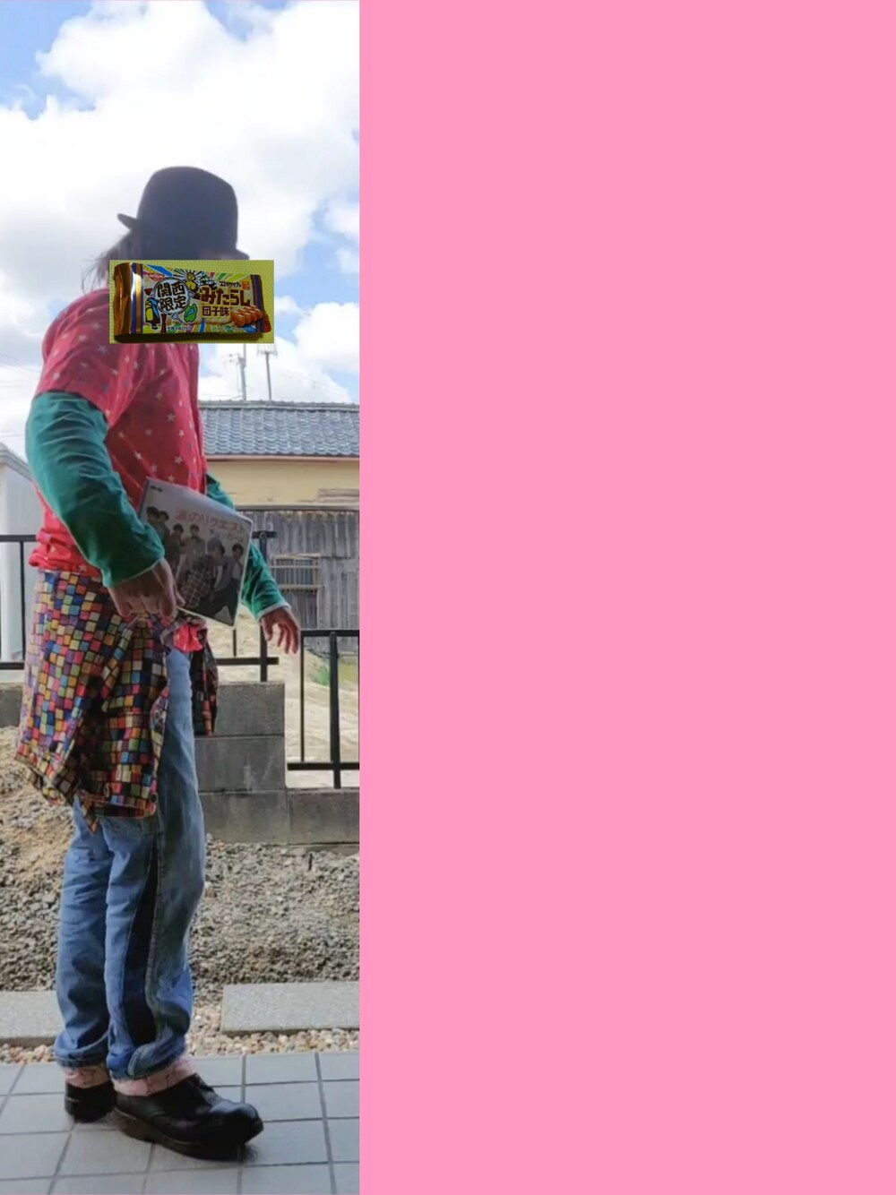 レッド系のシャツ/ブラウス、グリーン系のTシャツ/カットソー、その他のデニムジャケットを着用したメンズの春コーディネートの2枚目の写真