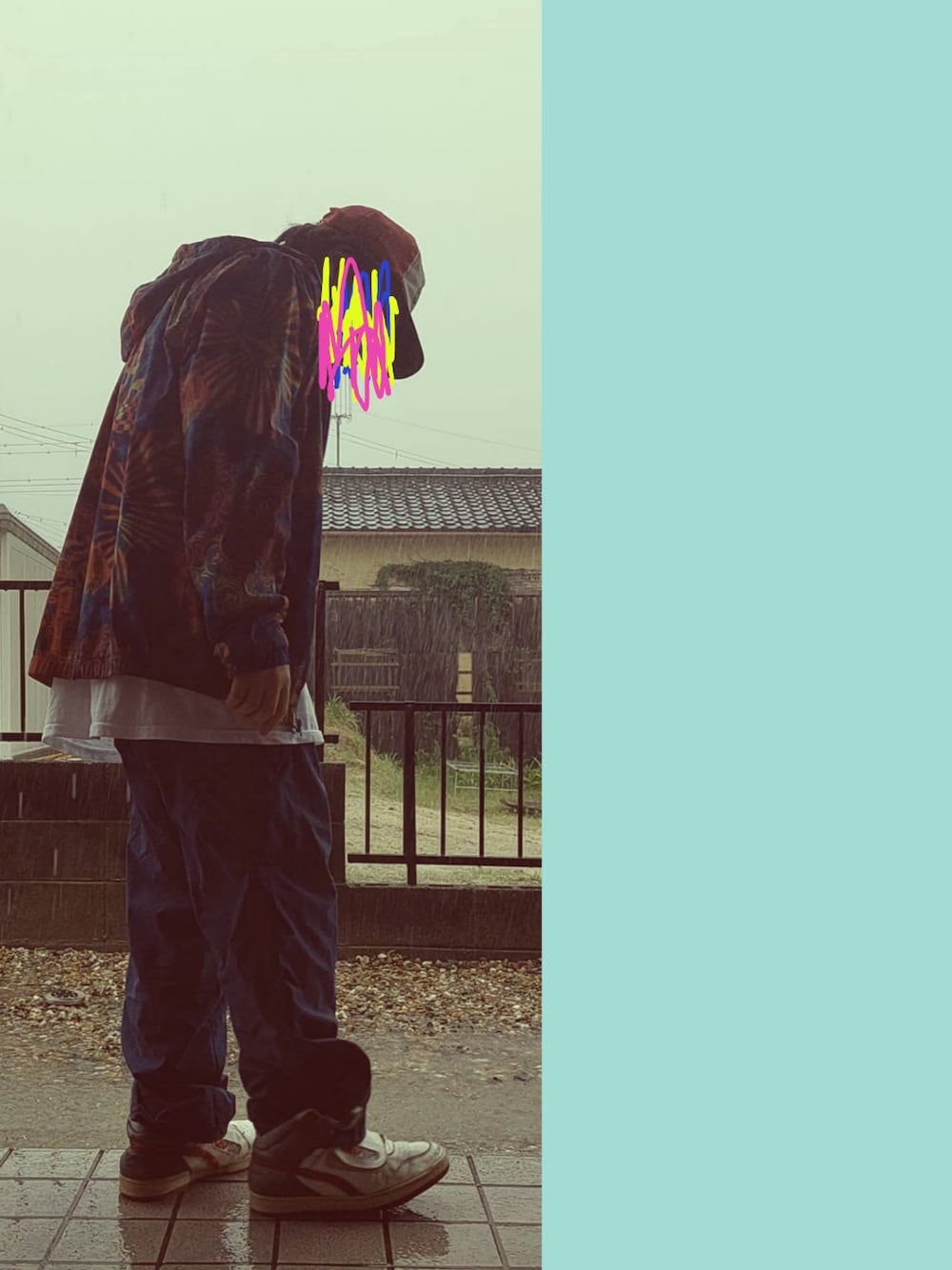 「雨コーデ、ガーデニング、作業着、ナイロンパーカー、カーゴパンツ、ナイロンパンツ、ビッグT、オーバーサイズ、スニーカー、エイリアンスタンパー、復刻、柄、メッシュキャップ、🎙️HI-STANDARD 🎵Rain forever」｜「VOLCOMのアイテム（ナイロンジャケット、その他）」を使った、Neggyさん（メンズ・165cm）の夏コーディネートの1枚目の写真