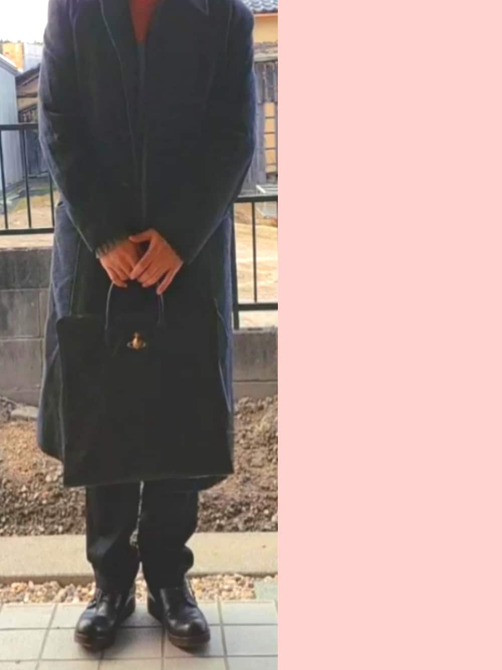 「チェスターコート、トッドオールダム、ヴィヴィアンウエストウッド、COMME des GARCONS HOMME、COMME des GARCONS、ユナイテッドアローズ、シンプル、ワントーンコーデ、低身長、コートは苦手、ダッフルコートのほうがええんやろな」｜「TODD OLDHAMのアイテム（チェスターコート、グレー系）」を使った、Neggyさん（メンズ・165cm）の冬コーディネートの1枚目の写真