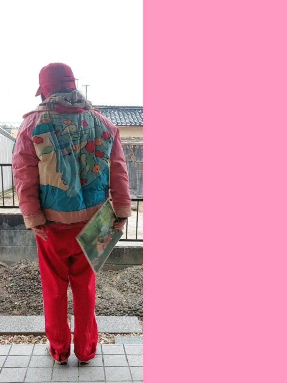 「あったかコーデ、古着、ダウンジャケット、ピーターマックス、petermax、NEOMAX、ジャージ、みみあて×ぼうし、スキーキャップ、スウェット、マルコムマクラーレン、プチプラ、BowWowWow、ロールアップ、呪術対戦」｜「SALOMONの耳当て付きコーデュロイキャップ（キャップ、レッド系）」を使った、Neggyさん（メンズ・165cm）の冬コーディネートの1枚目の写真